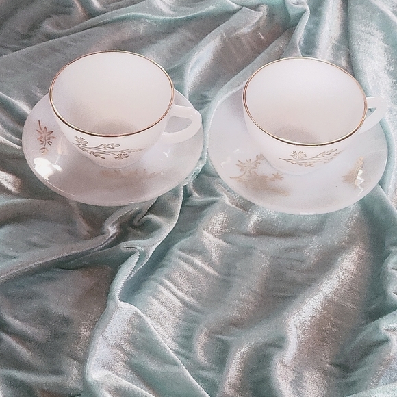 Set of 2 vintage tea cups and saucers - Picture 1 of 7
